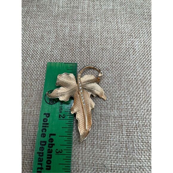 Two Pieces Vintage Brooches Gold Tone Leaf and Floral Retro 70’s 80’s - Picture 5 of 12